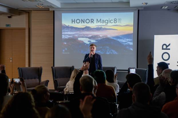 FOTO Bacali ga, udarali i ledili na Kranjskoj Gori: Stigla je nova izdržljiva Honor Magic 8 serija