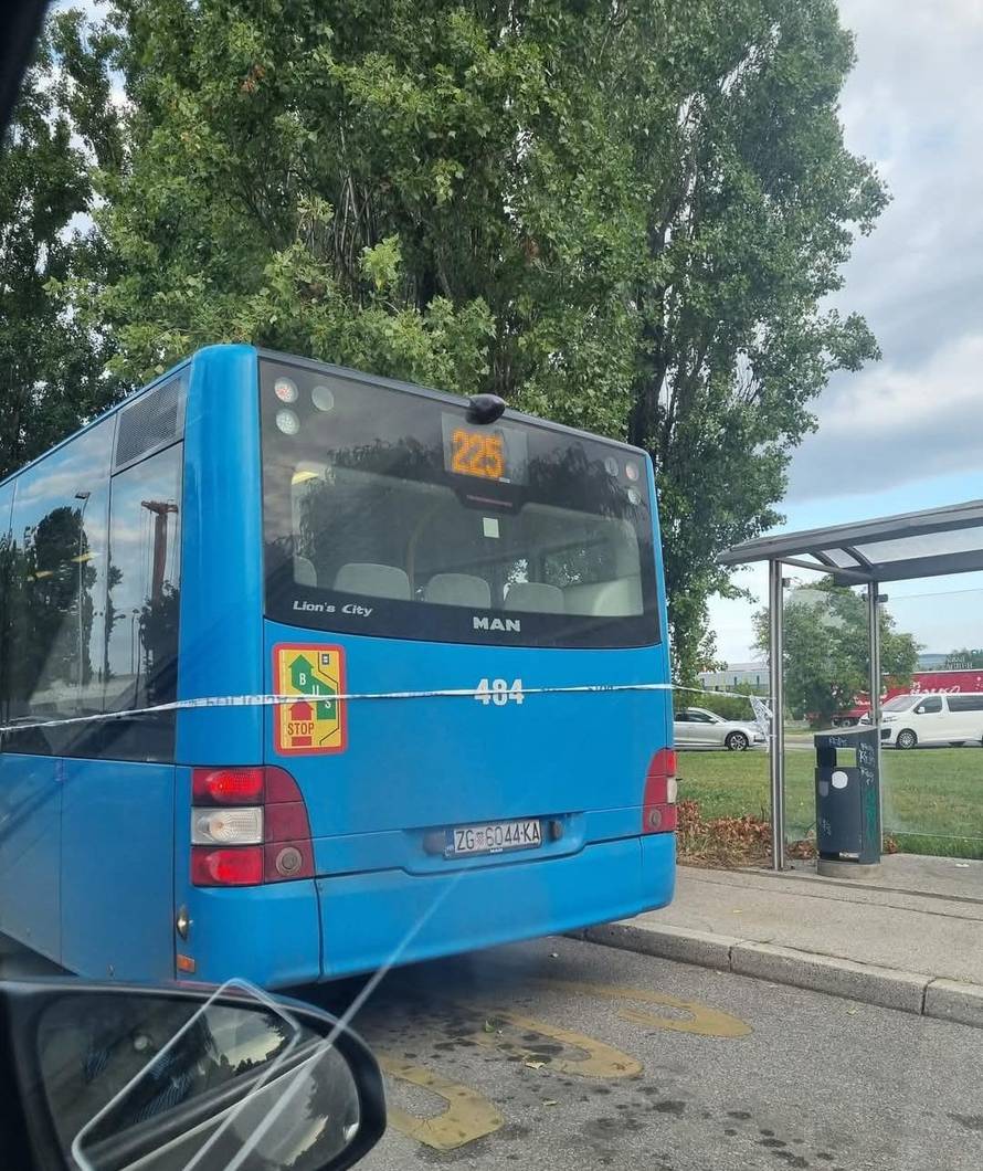 Strava u Kozari Boku: ZET-ovog vozača izboli nožem?! Policija je autobus ogradila trakama