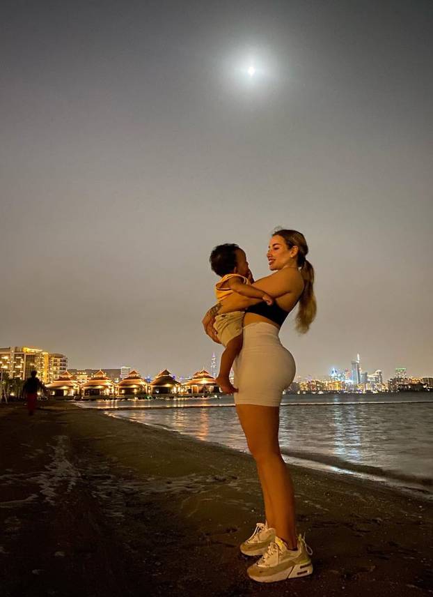 FOTO Mlada mama pokazala sve: Pogledajte zašto je Alina hit na društvenim mrežama...