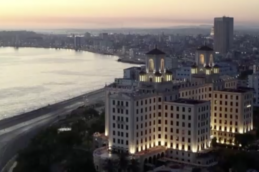 Havana dok se kubanska nacionalna elektri&ccaron;na mre&zcaron;a uru&scaron;ava, ka&zcaron;e operater mre&zcaron;e