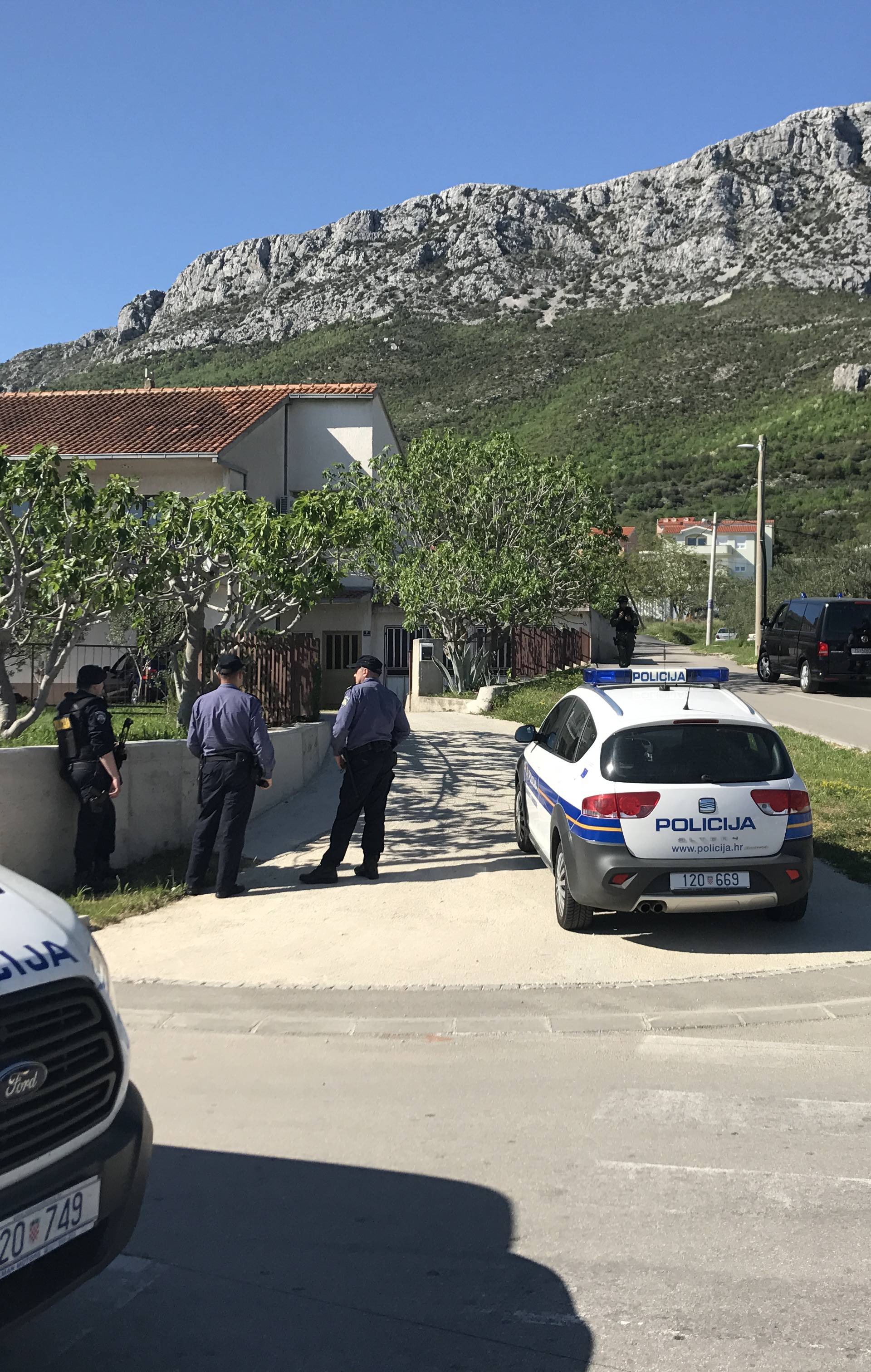 Predao se policiji: Muškarac je pucao u kući u Kaštel Sućurcu