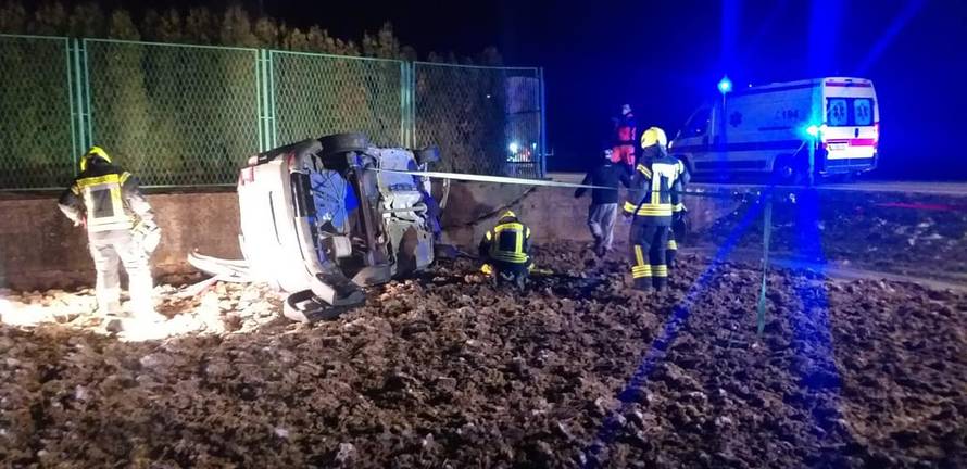 Sveti Ivan Zelina: Sletio s ceste i pao u nesvijest na -8°C. Auto je prekrio led. Pronašla ga ralica