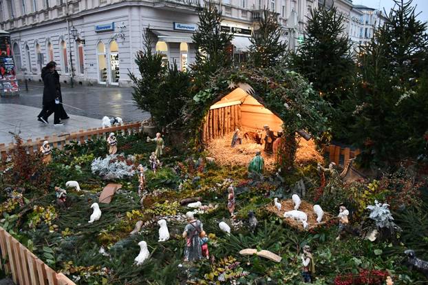 FOTO Ove detaljno izrađene jaslice uljepšale su blagdanski ugođaj u Slavonskom Brodu