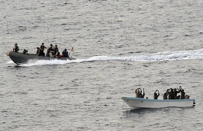Ruska mornarica zadržala tri broda i uhitili 10 pirata