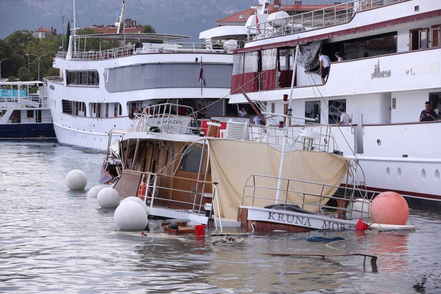 Split: Trajket udario u dva broda, jedan potonuo