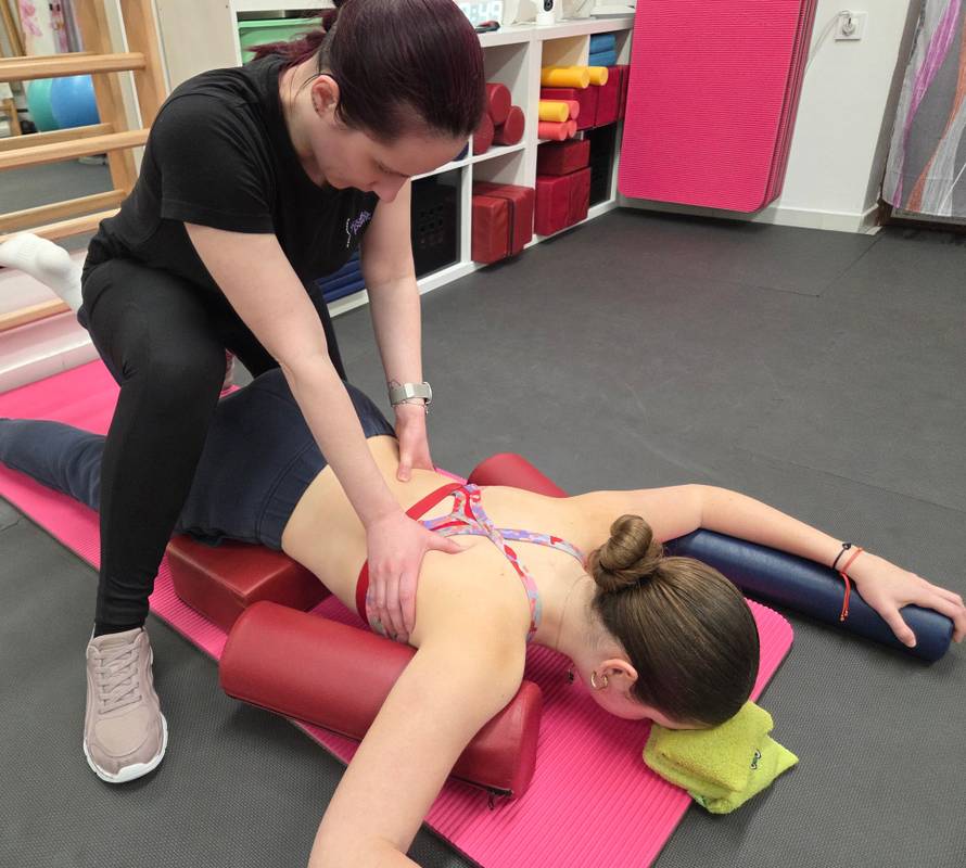 Skolioza kod djece: što roditelji najčešće primijete prekasno i kako reagirati?