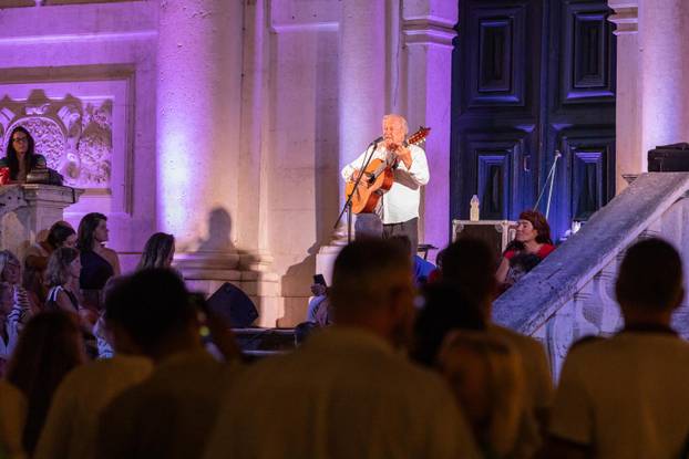 Dubrovnik: Ibrica Jusić na skalinima svetog Vlaha