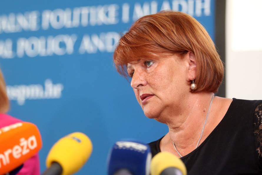 Može li niže? Umjesto o djeci, Šikić je govorila samo o sebi