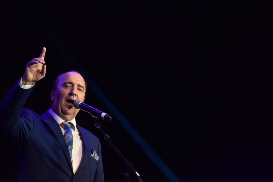 Tri muÅ¡ketira, GrdovÄ, Stavros i  PejakoviÄ odrÅ¾ali koncert na Trgu Oluje u Kninu