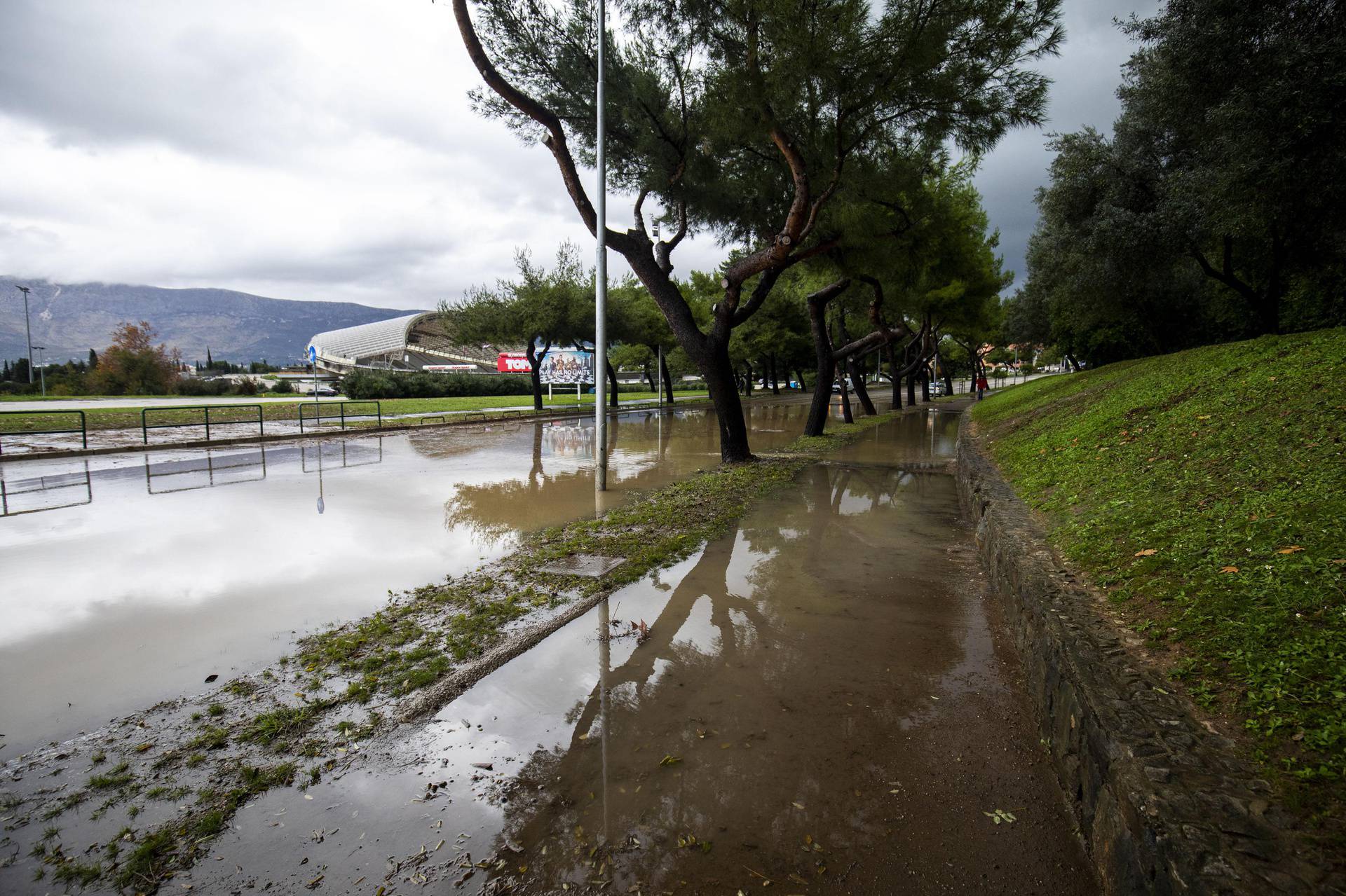 Vatrogasci na terenu u Splitu: Kiša izazvala velike probleme