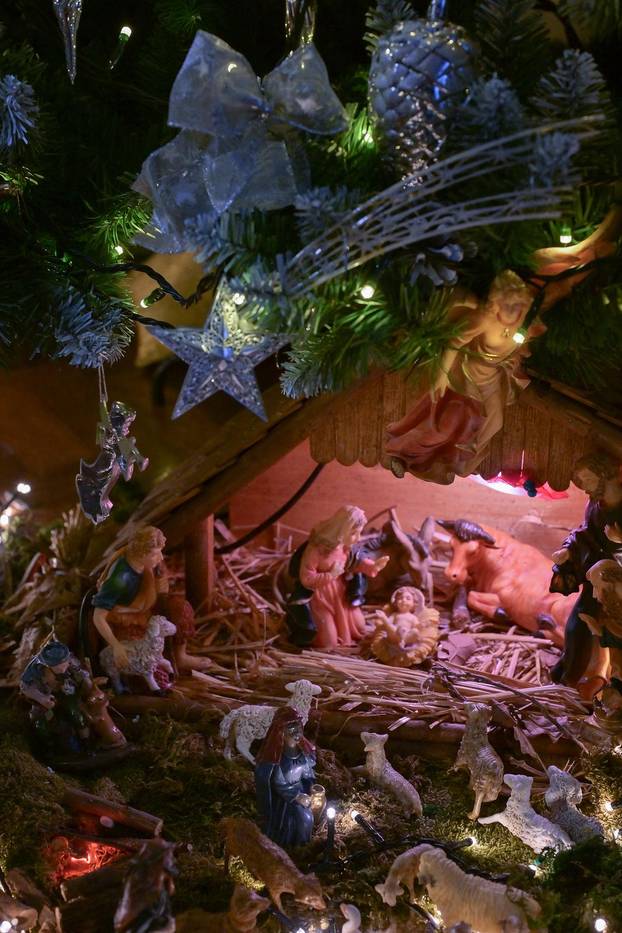 24SATA Zagreb: Stan ukrašen blagdanskim dekoracijama