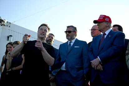 FOTO Elon Musk i Donald Trump skupa promatrali lansiranje Starshipa na njegov testni let