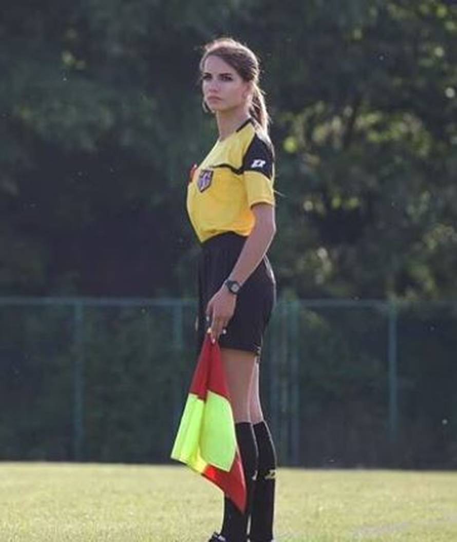 Najseksi sutkinja vratila se na teren: 19 godina starijeg muža upoznala na utakmici - Hajduka