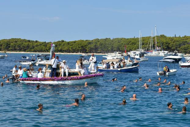 Rogoznica: Ispra?aj Gospe od Kapelice