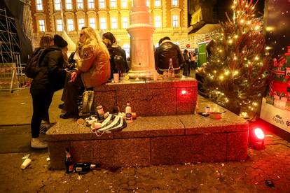 Zagreb: Smeće na gradskim ulicama nakon proslave Nove godine 