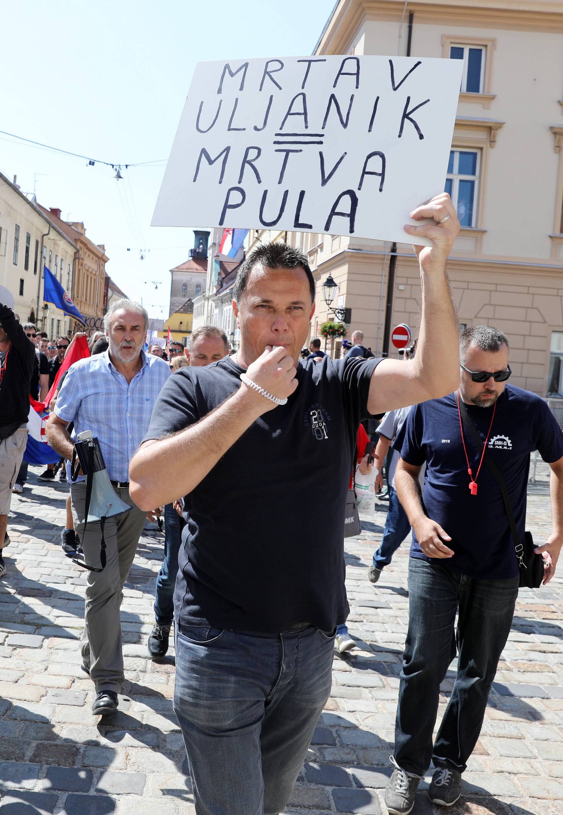 Gotov sastanak u Vladi: 'Štrajk će trajati dok ne isplate plaće'