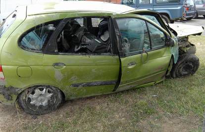 U teškoj nesreći kraj Nove Gradiške poginula beba (1)