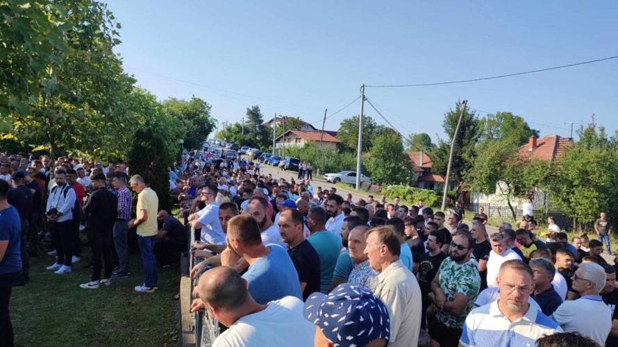 FOTO Suze i očaj u Gradačcu: Stotine se oprostile od Nizame
