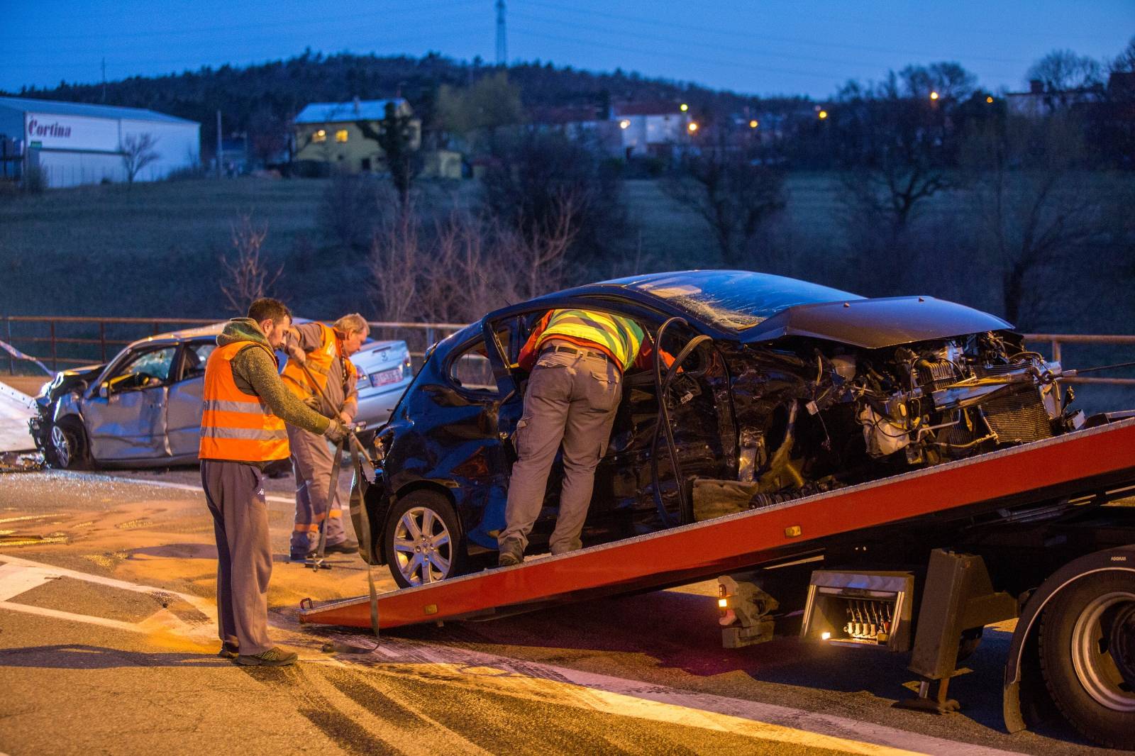 Kukljanovo: Å est osoba ozlijeÄeno u sudaru dva osobna automobila