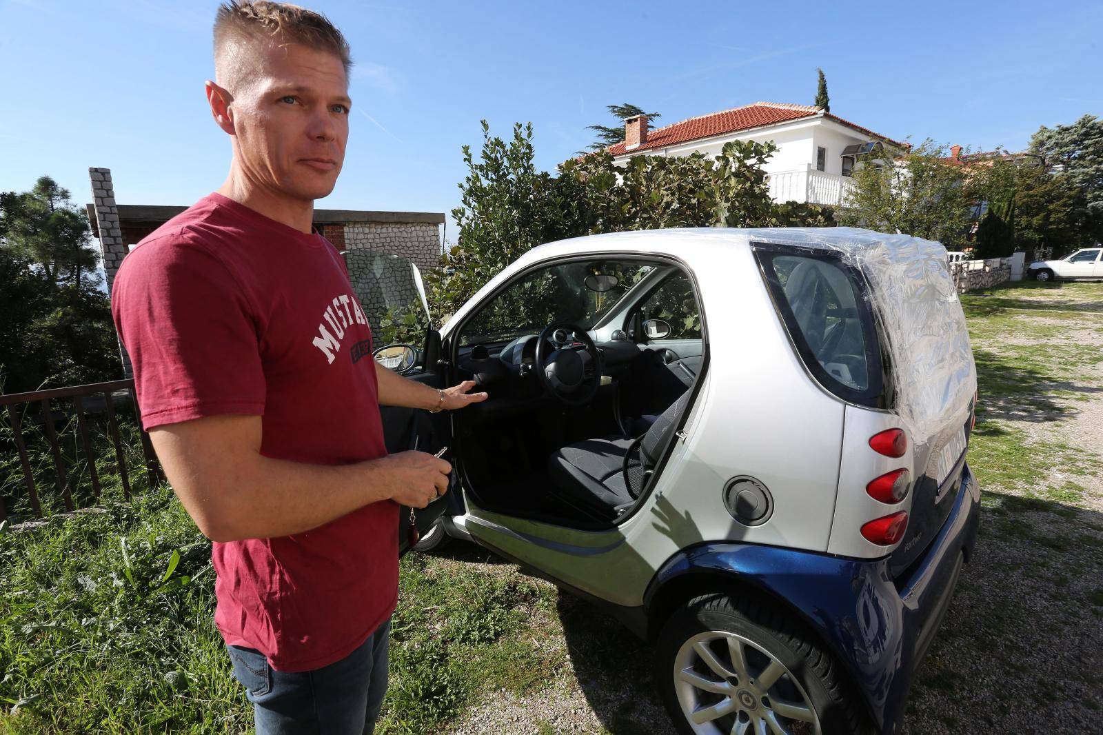 Vozač pauka se ispričao: 'Auto mi nije baš ispao, zaljuljao se!'