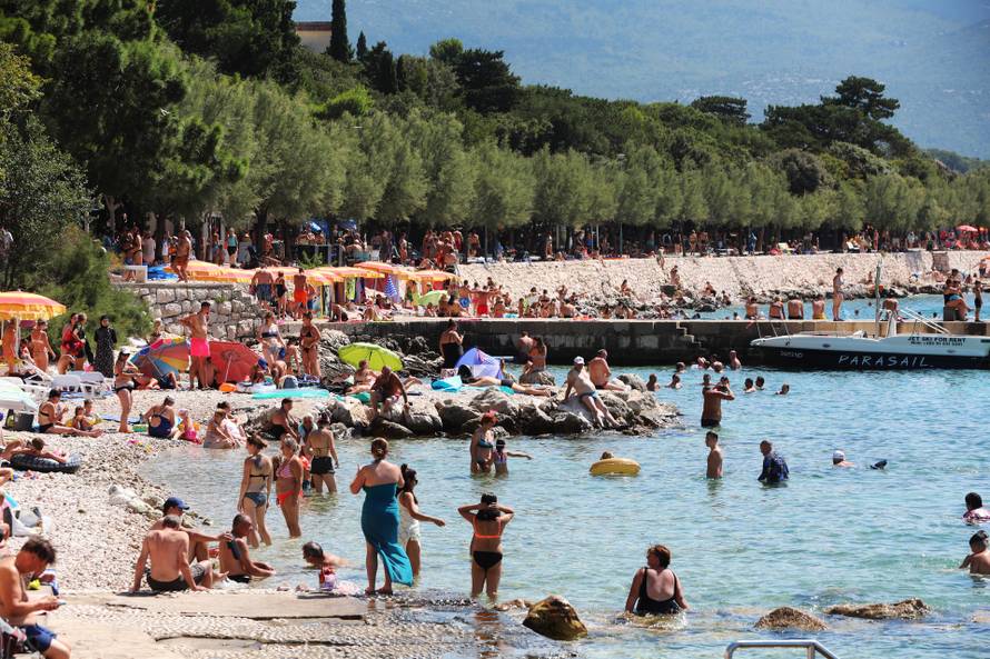 Novi Vinodolski: Plaže pune kupača
