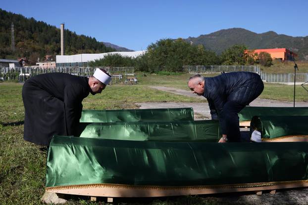 Jablanica: Ljudi pristižu na kolektivnu dženazu žrtvama poplava