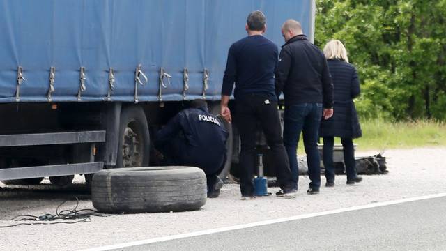 PolaÄa: VozaÄ kamiona smrtno stradao dok je mjenjao kotaÄ