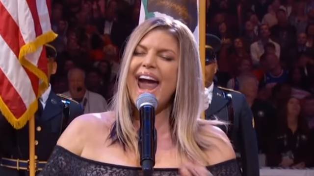 Pjevala je previše seksi: Fanovi 'popljuvali' Fergie zbog himne