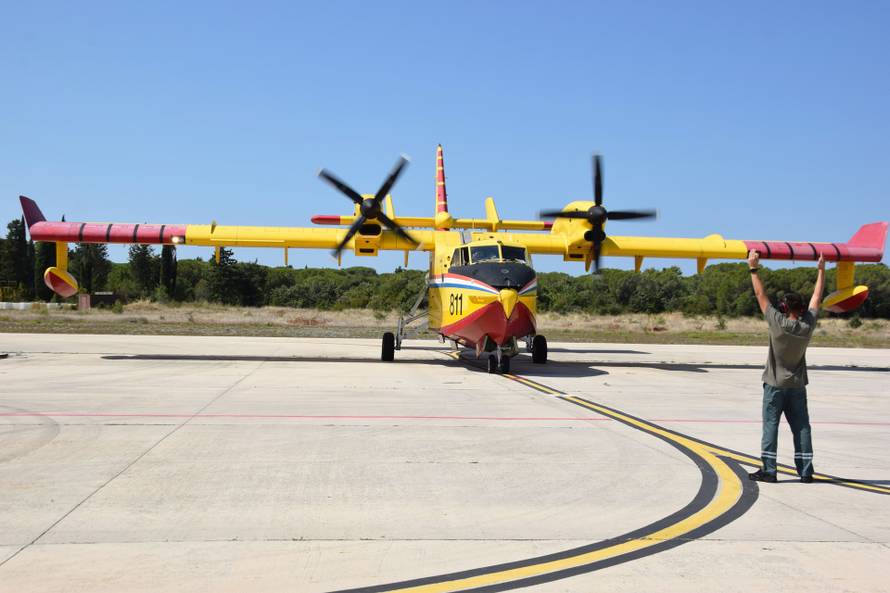 FOTO Hrvatski piloti vratili se iz Francuske: 'Bila nam je čast pomagati u gašenju požara'