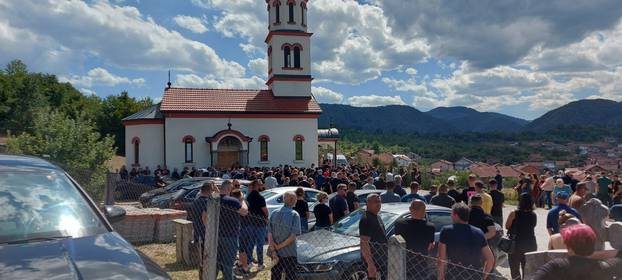 FOTO TUGA U KOTOR VAROŠU Pokopali Draganu (34) koja je poginula u buktinji kod Omiša