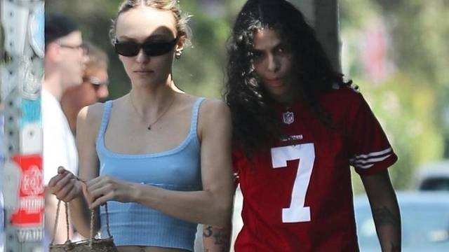 *EXCLUSIVE* Lily-Rose Depp goes to lunch with girlfriend 070 Shake at Crossroads **Web Must Call For Pricing**