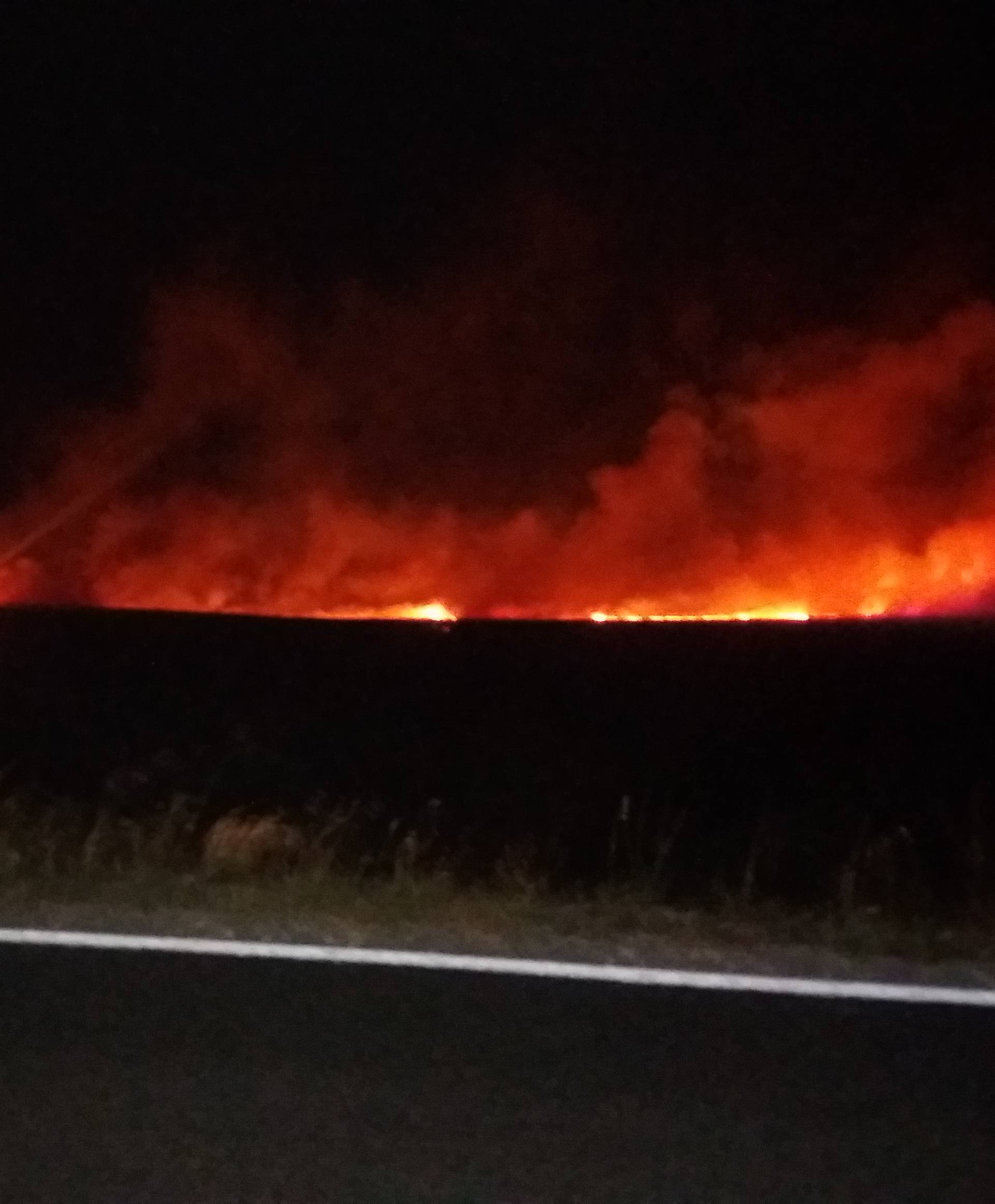 Kod Šibenika spasili kuće, gori kod Šestanovca, na Marjanu...