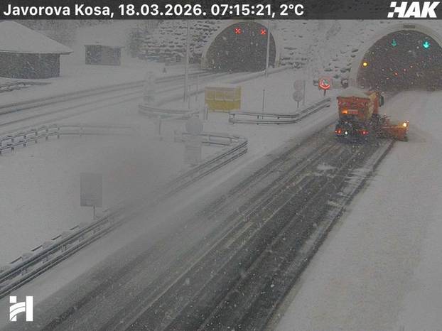 FOTO Snijeg pao na Sljemenu, zatrpana i A6, šleperi ne smiju prema Istri, pogledajte snimke