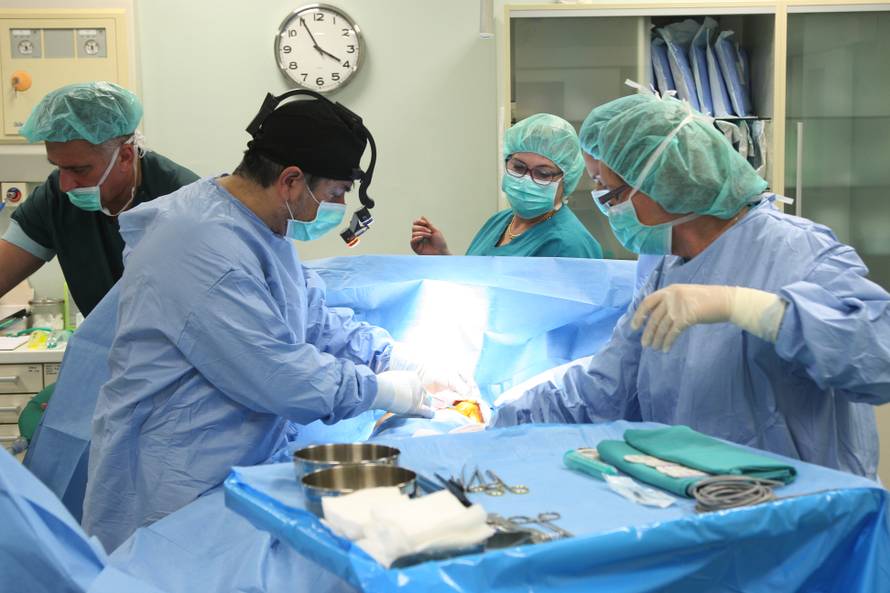 Seksi Tea ugradila je silikone: Noćima sam sanjala nove grudi