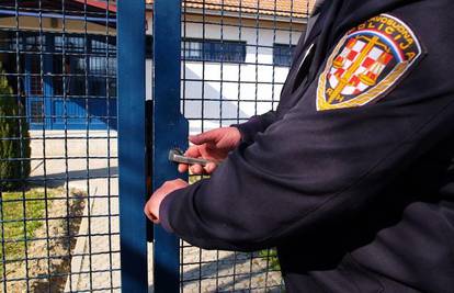 Zadar: Čuvari im pronašli mobitel u  zatvorskoj ćeliji