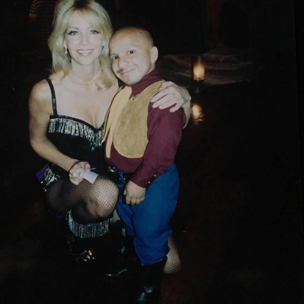 FOTO Ona je visoka 188 cm, a on svega 89 cm. Ljubavni su par: 'U krevetu smo svi iste visine'