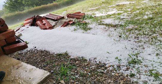 'Padala je 20 minuta bez kiše, sve je otišlo, vinograd, vrtovi...'