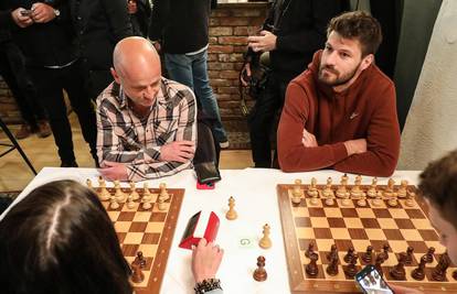 VIDEO Pogledajte kako Petković igra šah protiv velemajstora