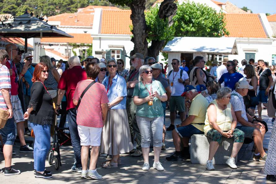 Visoke temperature i turističke gužve u Dubrovniku