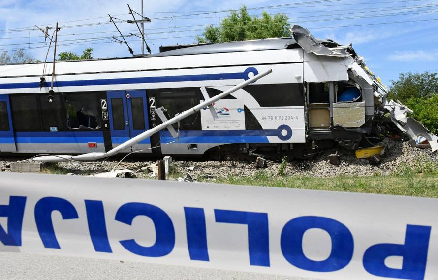 Vozač koji je poginuo u naletu vlaka kod Sl. Broda nije stao na zvučnu i svjetlosnu signalizaciju