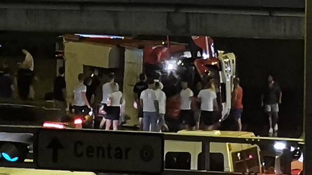 Nesreća u Splitu: Vatrogasno vozilo se sudarilo sa kombijem