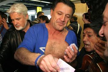 ARHIVA - 2007. Amsterdam: Slavlje nakon pobjede Dinama nad Ajaxom za ulaz u Uefinu ligu