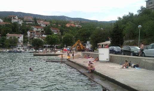 Pozdrav iz Jadranova: Goste dočekali bageri i oblak prašine