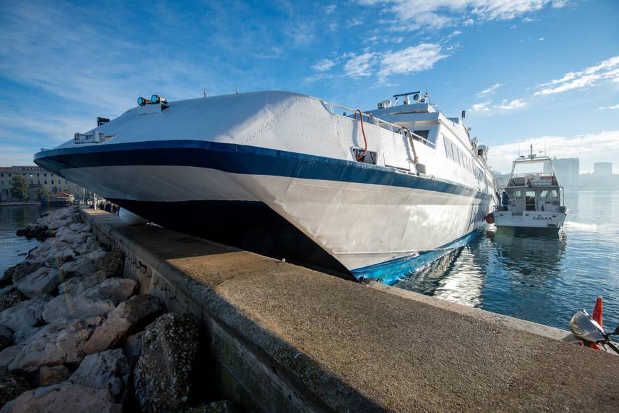 U Zadru se nasukao katamaran Novalja