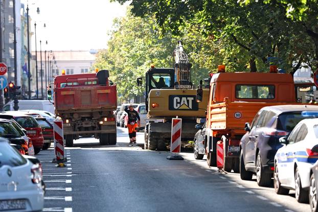Zagreb: Postavljaju se podzemni spremnici za otpad