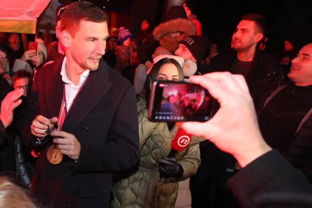 Čepin: Svečani doček za Bornu Barišića u njegovom rodnom mjestu