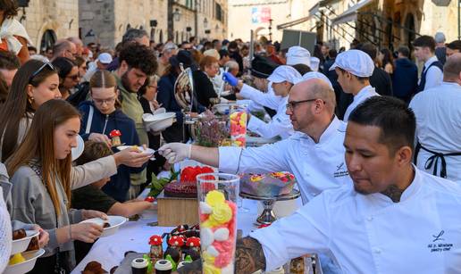 FOTO U Dubrovniku se danas fino jelo! Pogledajte samo koje su delicije poslužili na Stradunu
