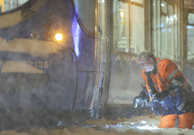 Zagreb: Brenerom odmrzavali tračnice ne bi li uspostavili tramvajski promet