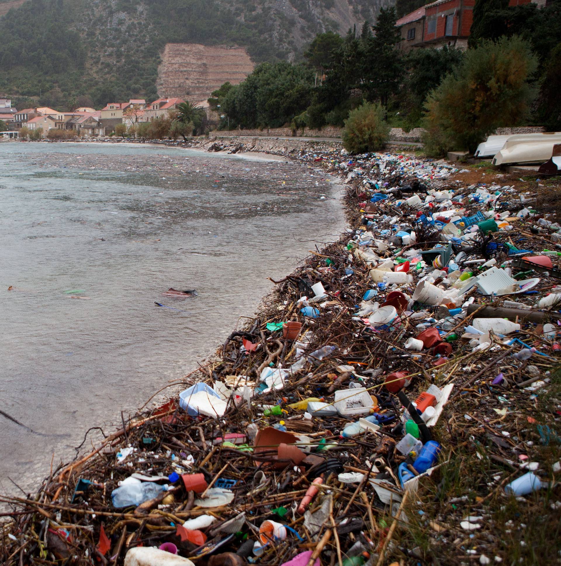 Naše plaže prije i poslije jakog juga: Guše se u smeću i plastici