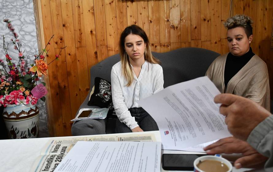 Pakrac - Djevojka Ivana Mlinarić (22) rođena je bez šake i podlaktice, ali ne može ostvariti pravo na invalidnost ni na osobnu invalidninu.